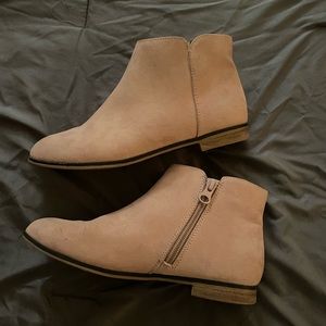 Girls blush booties
